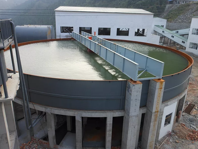 Épaississeur de transmission à centre de pression hydraulique